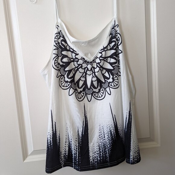 Plus size tank with pattern - Picture 1 of 2